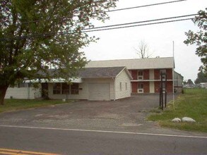 768 N Main St in Ada, OH - Foto de edificio - Building Photo