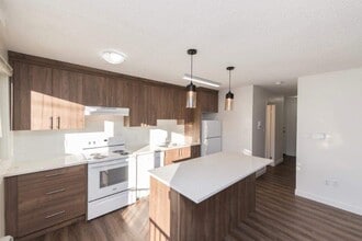 Sunalta 1837 Apartments in Calgary, AB - Building Photo - Building Photo