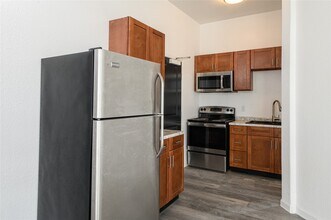 4705 Lyons Ave in Houston, TX - Foto de edificio - Building Photo