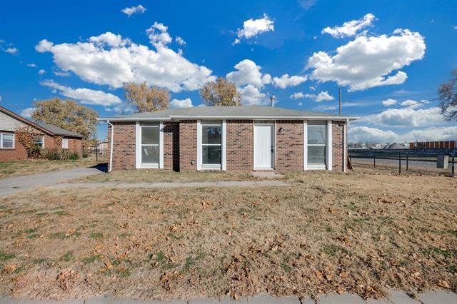 property at 1620 E Del Mar St