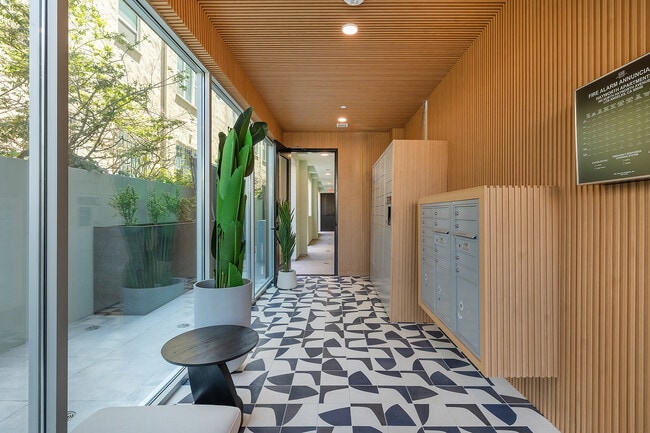 Bloom Beverly Grove -Upscale Co-Living in Los Angeles, CA - Foto de edificio - Building Photo