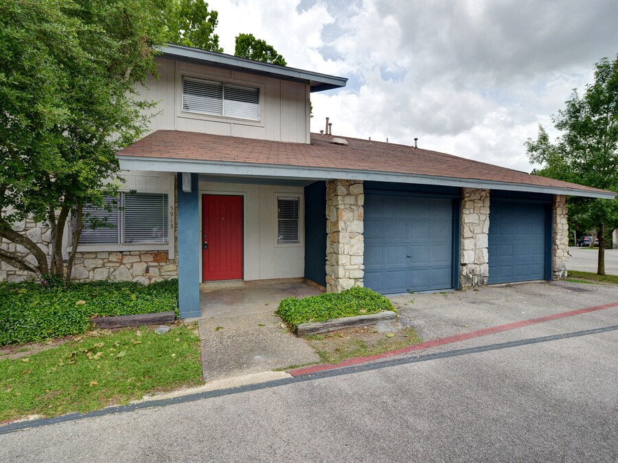 5913 Little Creek Trail in Austin, TX - Building Photo