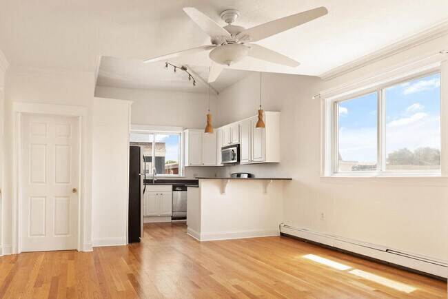 265 E St, Unit 3 in Boston, MA - Building Photo - Building Photo