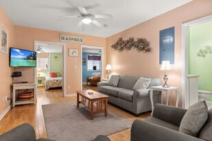 24 Ashworth Ave in Hampton, NH - Building Photo