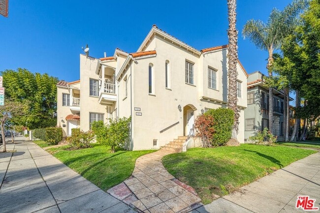 5355 W 8th St in Los Angeles, CA - Building Photo - Building Photo