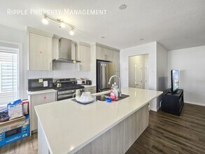 1853 Carrington Blvd in Calgary, AB - Building Photo - Building Photo