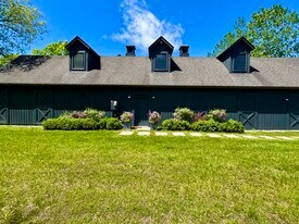 55 Still Meadow Rd in Sharon, CT - Building Photo