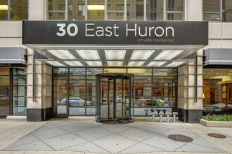 30 E Huron St, Unit 3902 in Chicago, IL - Building Photo - Building Photo