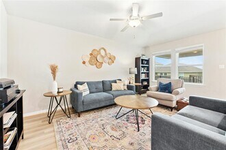 806 Vineyard Falls Rd in Austin, TX - Building Photo - Building Photo