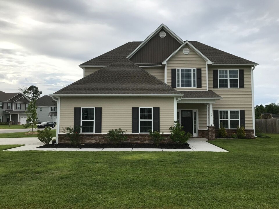 114 Regatta Way in Sneads Ferry, NC - Building Photo