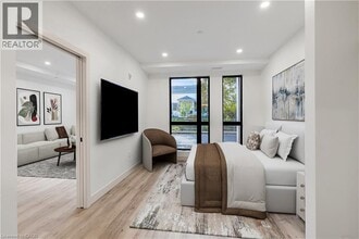 4390 Hillview Dr in Beamsville, ON - Building Photo - Building Photo