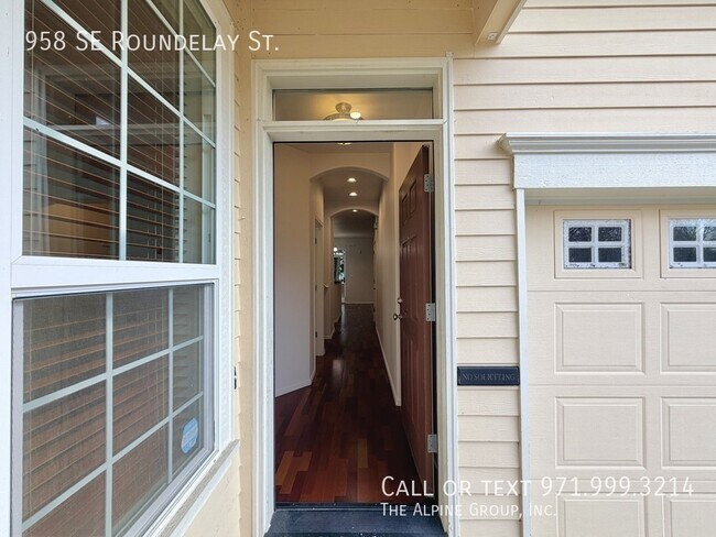 958 SE Roundelay St in Hillsboro, OR - Building Photo - Building Photo