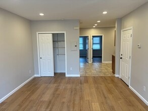 46 Outwater Ln, Unit 1 in Garfield, NJ - Foto de edificio - Building Photo