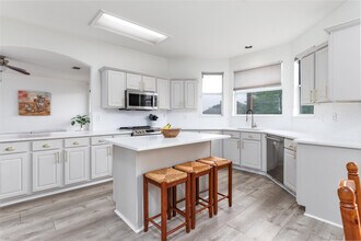 24718 Crescent Run in San Antonio, TX - Building Photo - Building Photo