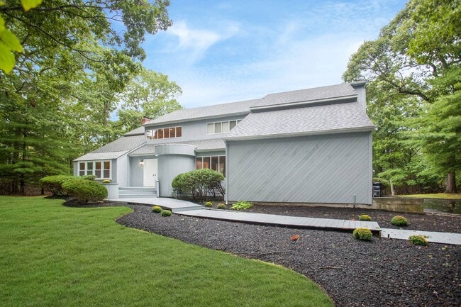 12 N Ridge Rd in East Setauket, NY - Building Photo - Building Photo