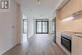 86 Dundas St W in Mississauga, ON - Building Photo - Building Photo