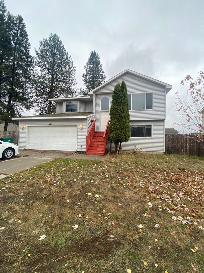 property at 122 Pinecrest Ln