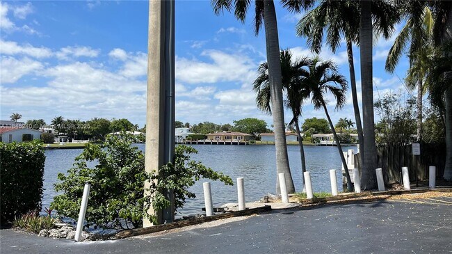 1881 Middle River Dr in Fort Lauderdale, FL - Building Photo - Building Photo