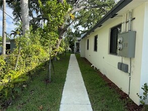 210 SW 3rd St in Florida City, FL - Building Photo - Building Photo