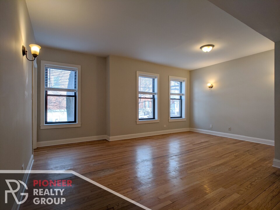 4036 N Ashland Ave, Unit E1 in Chicago, IL - Foto de edificio