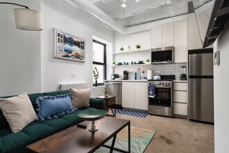 1049 W Lawrence Ave in Chicago, IL - Building Photo - Building Photo