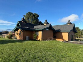 122 Tyler View Pl in Sequim, WA - Building Photo