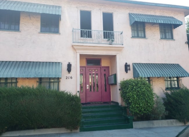 216 E Valencia Ave