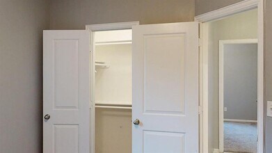 7331 Parkview Dr in Hitchcock, TX - Building Photo - Building Photo