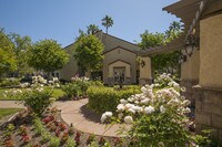 Building Photo - Woodbridge Apartamentos in Sacramento, California