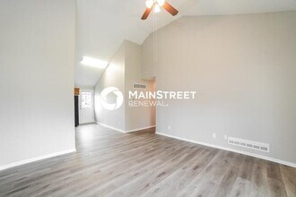 1016 NE Queens Ct in Lee's Summit, MO - Building Photo - Building Photo