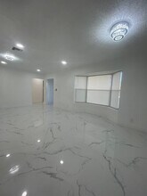 3290 NW 39th St in Lauderdale Lakes, FL - Building Photo - Building Photo