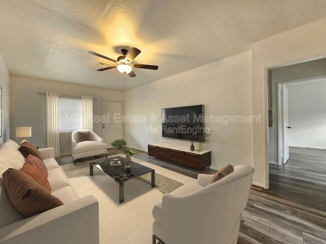 property at 1527 E Oak St