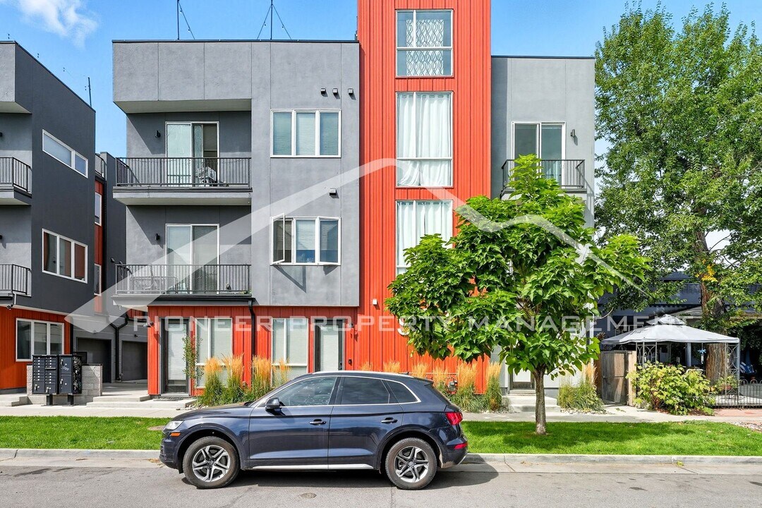 927 Inca St in Denver, CO - Building Photo