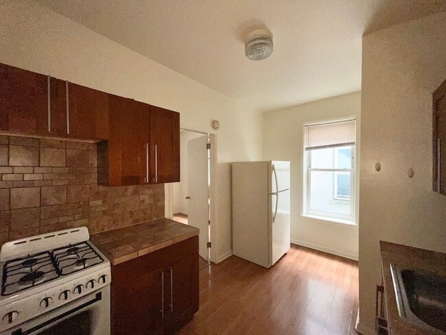 237 Senator St, Unit 2R in Brooklyn, NY - Building Photo - Building Photo