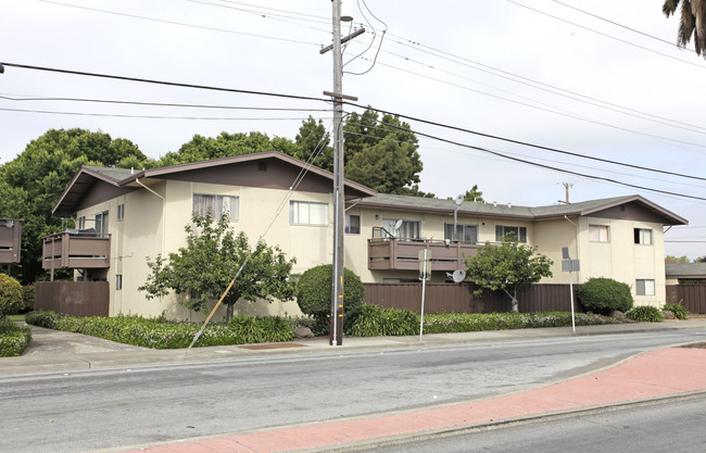 13601 Doolittle Dr in San Leandro, CA - Building Photo - Building Photo