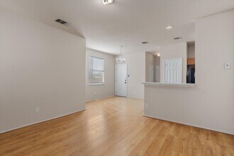 13720 Harris Ridge Blvd in Pflugerville, TX - Foto de edificio - Building Photo