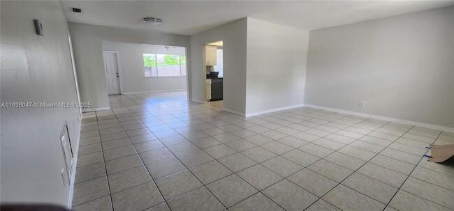 7220 NW 16th St in Plantation, FL - Foto de edificio - Building Photo