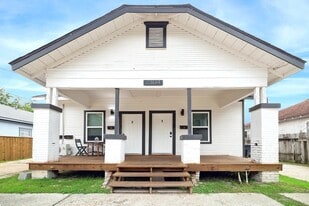 2304 Chapman St in Houston, TX - Building Photo
