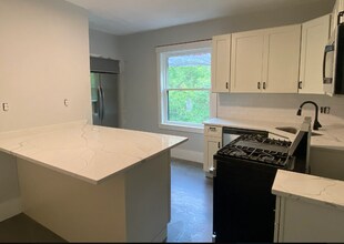 2 Cottage St, Unit 2a in Boston, MA - Building Photo - Building Photo