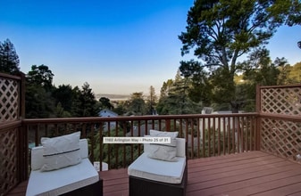 1160 Arlington Way in Martinez, CA - Foto de edificio - Building Photo