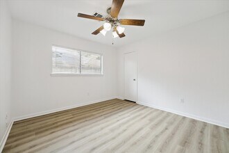 15703 Whitewater Ln in Houston, TX - Building Photo - Building Photo