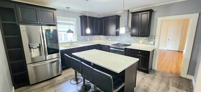 75 Central Ave, Unit 2 in Revere, MA - Foto de edificio - Building Photo