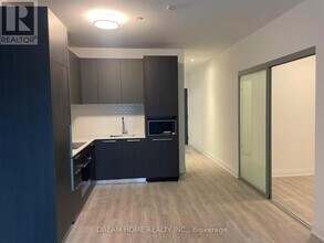 65 Broadway Ave in Toronto, ON - Building Photo - Building Photo