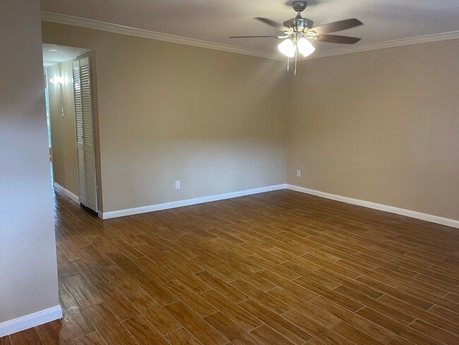 5550 N Braeswood Blvd in Houston, TX - Building Photo - Building Photo