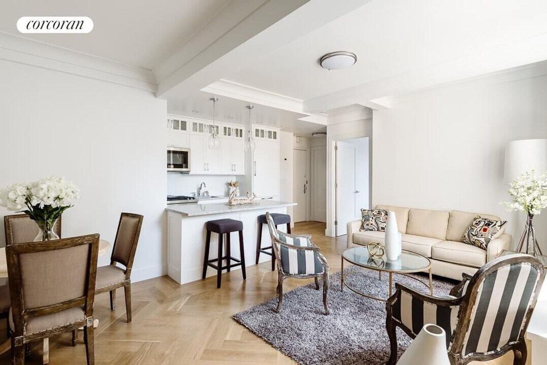 27 W 72nd St in New York, NY - Building Photo