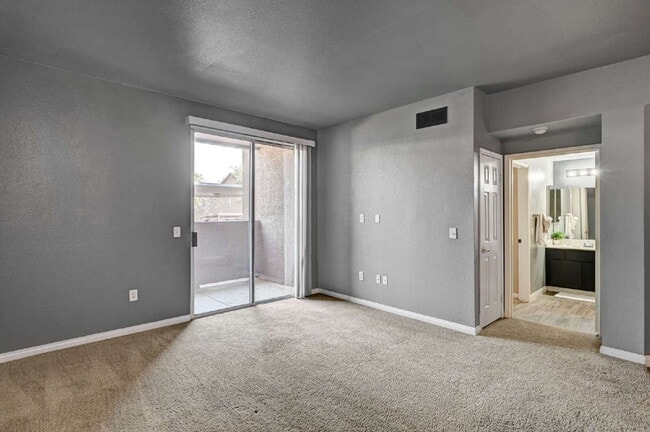 231 W Horizon Ridge Pkwy in Henderson, NV - Foto de edificio - Building Photo