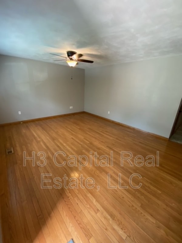 2 Innsbruck Ln in Belleville, IL - Building Photo - Building Photo