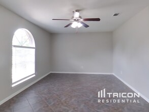 1910 Barnsley Ln in Houston, TX - Building Photo - Building Photo