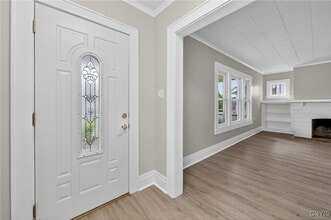 111 Maplehurst Ave in Syracuse, NY - Foto de edificio - Building Photo