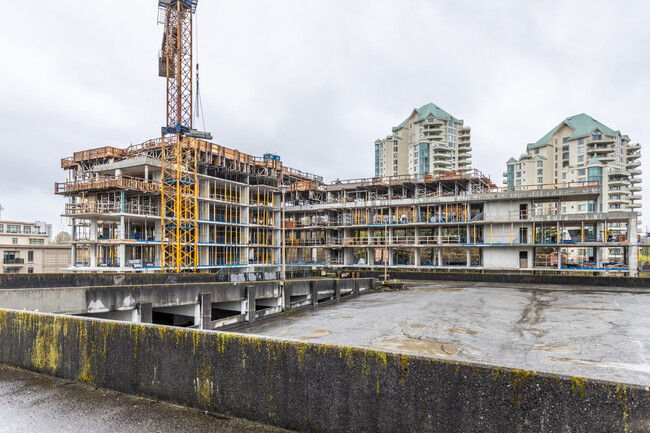 Executive on the Park in West Vancouver, BC - Building Photo - Building Photo